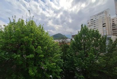 Apartament cu 2 camere nedecomandat în Centrul Civic