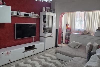 Apartament cu 3 camere decomandat în Progresul