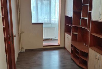 Apartament cu 2 camere nedecomandat în Mihai Bravu