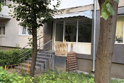 Spațiu comercial, de 40 mp, în Central - 4