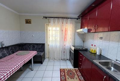 Apartament cu 4 camere decomandat în Carpați 2