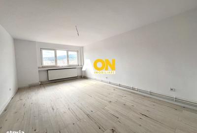 Apartament cu 4 camere decomandat în Cetate
