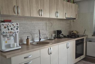 Apartament cu 2 camere decomandat, mobilat în Soarelui