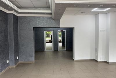 Spațiu comercial, de 105 mp, în Central - 4