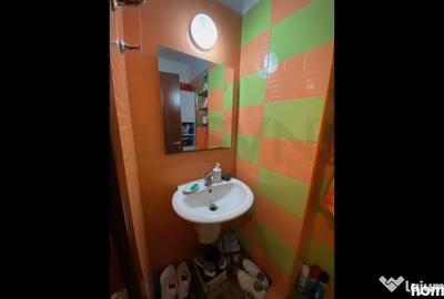 Apartament cu 3 camere semidecomandat în Sud