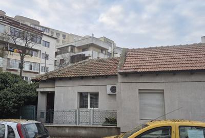Casă individuală cu 4 camere cu Canalizare în Casa de Cultură - 1