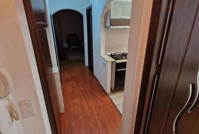 Apartament cu 3 camere semidecomandat în Cedonia