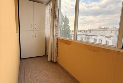 Apartament cu 3 camere semidecomandat în Central