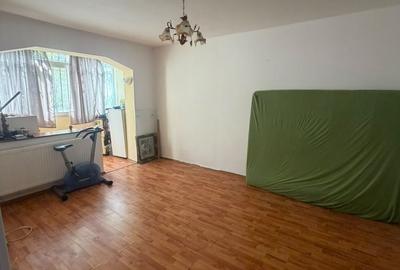 Apartament cu 2 camere decomandat în Km 4-5