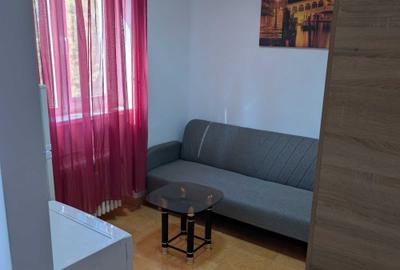 Garsonieră decomandată în Central