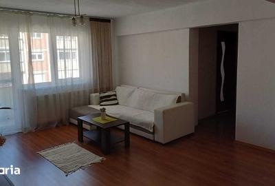Apartament cu 3 camere semidecomandat în Central