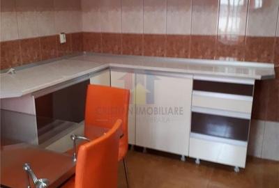 Apartament cu 3 camere decomandat în Buzaului