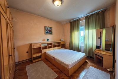 Apartament cu 3 camere decomandat, mobilat în Central