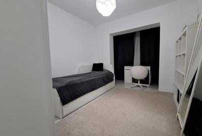 Apartament cu 4 camere decomandat în Lipovei