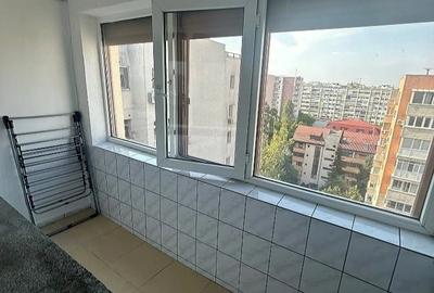 Apartament cu 3 camere decomandat în Baba Novac