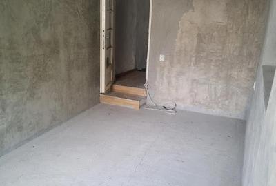 Casă cu 4 camere cu Teren 80 Mp în Central - 1