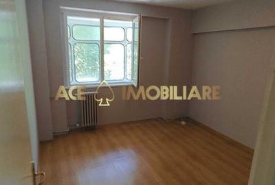 Apartament cu 3 camere în Tineretului