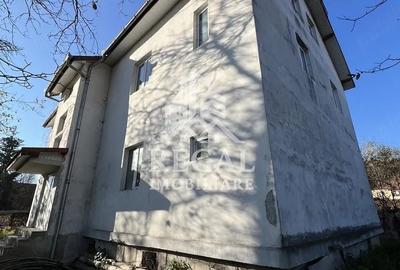 Casă cu Teren 932 Mp în Central