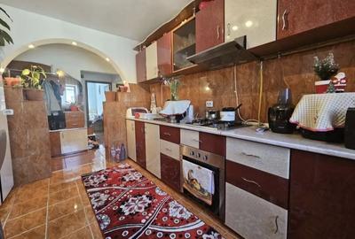 Apartament cu 3 camere decomandat în Central - 3