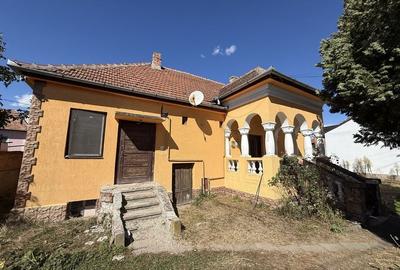Casă cu 4 camere în Reșița