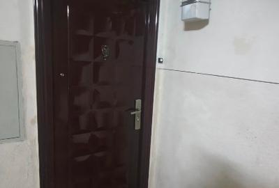 Apartament cu 4 camere decomandat în Malu Roșu