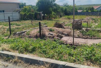 Teren de 998 mp, în Poarta Albă