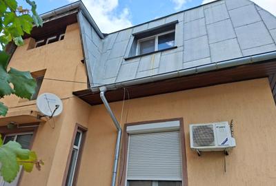 Casă cu 4 camere cu Canalizare în Titulescu
