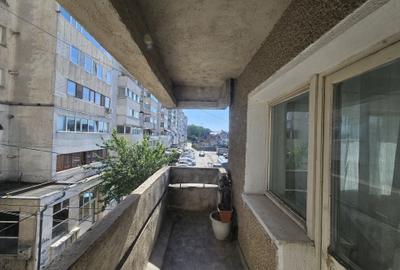 Apartament cu 2 camere decomandat în 9 Mai