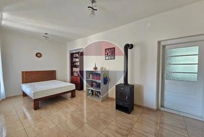 Casă cu 3 camere cu Teren 719 Mp în Central