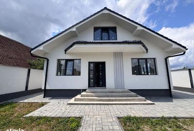 Casă cu 3 camere în Cristian