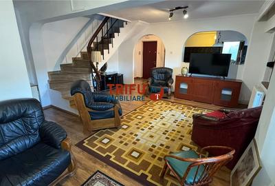 Apartament cu 4 camere decomandat în Cetate