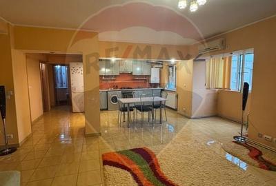 Apartament cu 3 camere decomandat, mobilat în Calea București