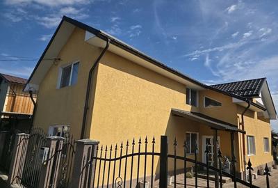 Casă cu 6 camere cu Teren 1200 Mp în Central