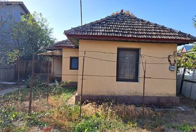 Casă cu 4 camere cu Garaj în Central - 3