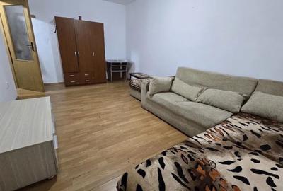 Apartament cu 3 camere decomandat în Rahova