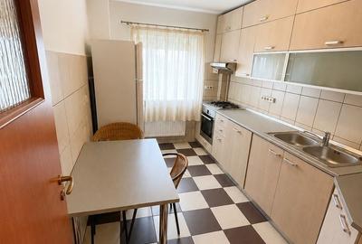 Apartament cu 3 camere decomandat în Crângași
