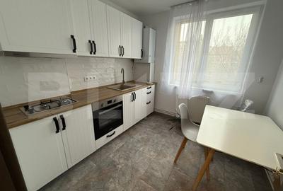 Apartament cu 2 camere semidecomandat, mobilat în Semicentral