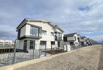 Duplex cu 4 camere cu Canalizare în Sânpetru - 1