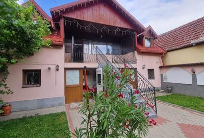 Casă cu 5 camere cu Teren 450 Mp în Trei Stejari