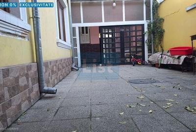 Casă cu 4 camere cu Canalizare în Central