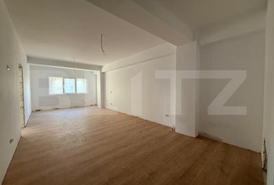 Apartament cu 3 camere decomandat în Exterior Est