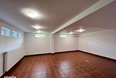 Casă cu 8 camere cu Teren 1000 Mp în Central