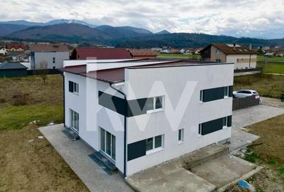 Duplex cu 3 camere cu Canalizare în Cristian - 1