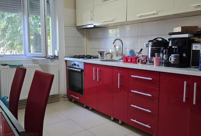 Apartament cu 3 camere semidecomandat în Gheorghe Lazăr