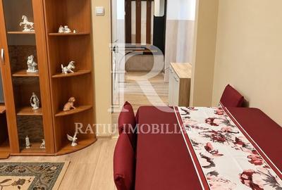 Apartament cu 3 camere semidecomandat, mobilat în Central