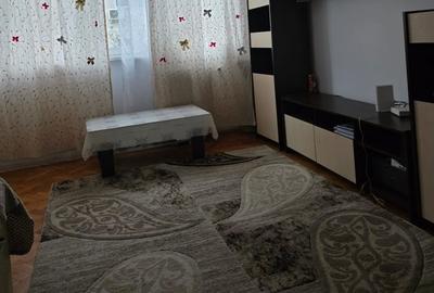 Apartament cu 2 camere semidecomandat, mobilat în Central