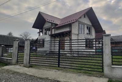 Casă cu Teren 555 Mp în Budești