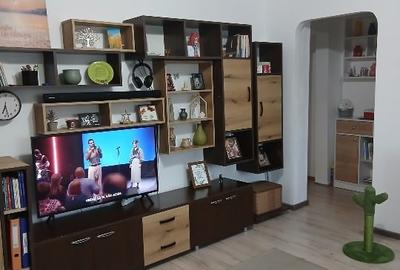 Apartament cu 3 camere semidecomandat în Micro III