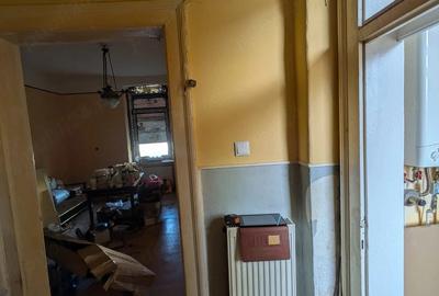 Casă cu 2 camere cu Teren 75 Mp în Central