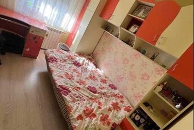 Apartament cu 3 camere semidecomandat în Nufărul - 2